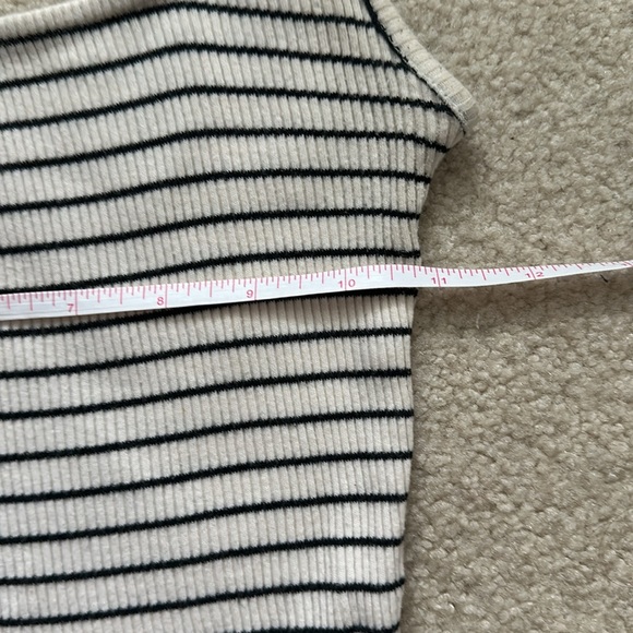 Urban Outfitters Crop Tank - Picture 3 of 4